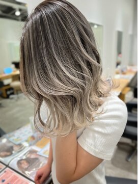 アヴァンス 京橋店(AVANCE) 外国人風サーフガール×ブロンドグレージュ【3D技術】