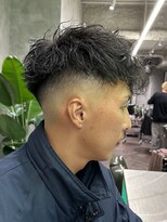 スキルセカンドハウス 天神(SKILL SECOND HOUSE)&nbsp;前下がり スキンフェード メンズパーマ