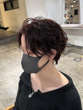 ニュート(Neut ) チェリーレッドニュアンスパーマハンサムショートフェザーカット