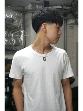 ノラ シブヤ(NORA) フリンジカットテーパーフェード刈り上げバーバーフェード