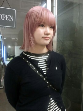 ノラ シブヤ(NORA) ☆薄ピンクピンクベージュブロンドピンクブリーチカラーボブ