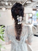 リモア(L I M O A) 編み下ろしヘアアレンジ