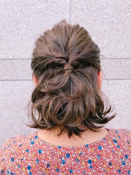 ビーハイブ ギフト(BeeHIVE GIFT) アディクシーシルバーカラー☆ボブスタイルアレンジ