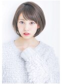 大人可愛い前髪ありひし形耳掛けクールショートボブ20代30代40代