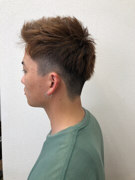 プラッキー(PLUCKY) アップバング　ツーブロック　刈り上げグラデーション