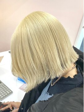 ゲーム バイ アランスミシー 横浜(GAME by Alan Smithee) ホワイトゴールド×切りっぱなしボブ