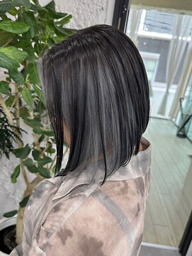 リア(riah) シャドールーツ/ミディアムボブ/ハイライト