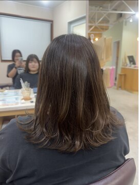 キュオンシア(CUEON. ciea) グレージュ