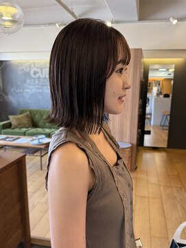 ヘア プロデュース キュオン(hair produce CUEON.) ナチュラルストレート×切りっぱなしボブ×オリーブベージュ