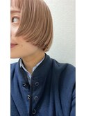 ブロンドヘアとミニボブ
