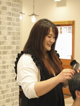 1'sの写真/ヘナや白髪染め、ダブルカラーなどブリーチデザインも得意なカラーリスト！