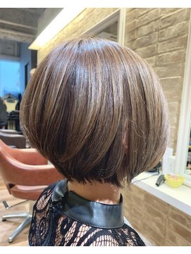 クロワ(croix) ミニボブ/丸みショートボブ/ハンサムショート×ハイライト