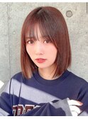 ナチュラルなミディアムボブ切りっぱなし