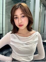 顔まわりレイヤー鎖骨外ハネくびれ柔らかベージュ