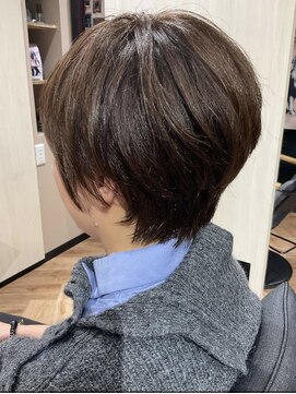 リア(Lia) ショートボブ×ヘーゼルブラウン