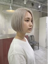エルミタージュ(HERMITAGE)&nbsp;外ハネボブ前下がりボブレイヤーボブミルクティーグレージュ髪型
