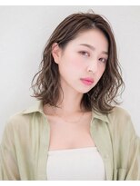 ジューシィ(Juicy) くせ毛風パーマのセミウェットミディ