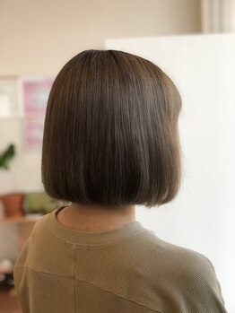 美容室 サラ(SALA)の写真/大人女性のショートは"似合わせ"が大切♪骨格・生え癖に合わせて、横顔まで綺麗なスタイルへ