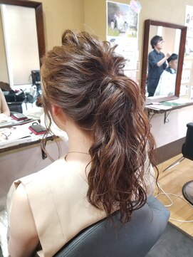 パピヨンロゼ(Papillon Rose) ねじり巻きラフポニー