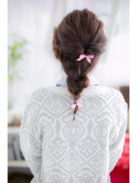 ミック ヘアアンドビューティー 大山店(miq  Hair&Beauty) 編み込みプリンセス風アレンジa