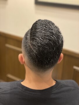 ヒロギンザバーバーショップ 神楽坂店(HIRO GINZA BARBER SHOP) 【スキンフェード×ラインアップ】震災刈り/濡れパン