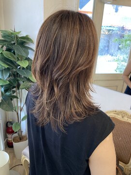 アミュレ(Amule) 大人女子に人気ウルフミディ外ハネアッシュオリーブ梅ヶ丘美容室