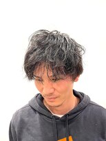 銀座マツナガ 神田店&nbsp;黒髪さわやかセンターパートゆるふわパーマツーブロック男前