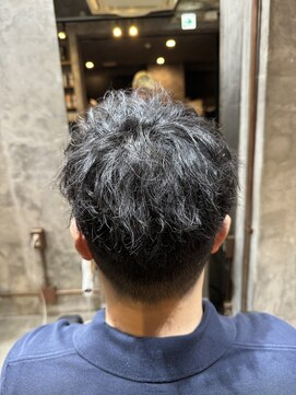 カーニー 上野(kearny) ツイストスパイラルパーマ縦落ちパーマメンズ波巻きパーマ