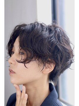 スリーヌーン(THREE noon) 大人ショートパーマ、ハンサムショートパーマ、フリンジウェーブ