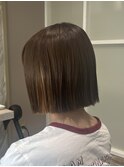 あごライン切りっぱなしボブ