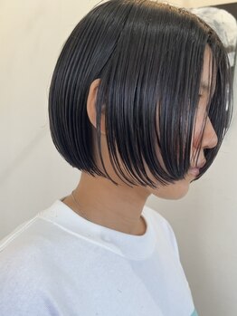 一人ひとりの雰囲気やライフスタイル・髪質から貴方に似合う最適なスタイルをメイクを含めてご提案します。