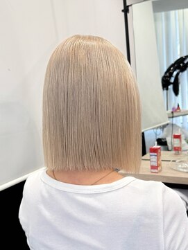 ロウル 渋谷(LOWRL) ミルクティーブロンド/イメチェン/ホワイトブロンド/ボブ/渋谷