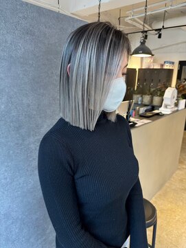 メリー オオサカ(Merly Osaka) White gray balayage