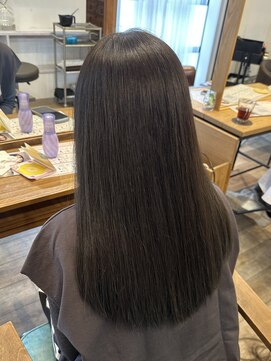 リエル(Liere) ダークブラウンカラーで艶髪【髪質改善】