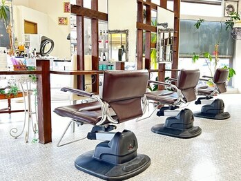 ジュディスコティ(Jedis coty)の写真/女性スタイリストのみ在籍◎ 広々とした空間で落ち着いてSalonTimeを楽しめる♪