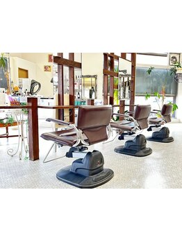 女性スタイリストのみ在籍◎ 広々とした空間で落ち着いてSalonTimeを楽しめる♪