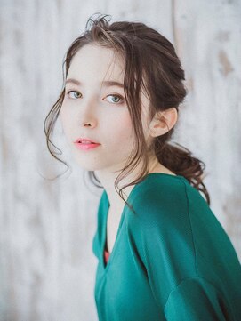 ティファ 二子玉川(Tiffa) 二次会ブライダルクラシカルルーズ飾りヘアアレンジ
