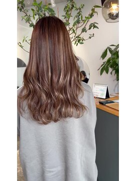 ミチ ノア(mich-nor-) 派手すぎるのが苦手な人向けブラウジュ系スペシャルハイライト