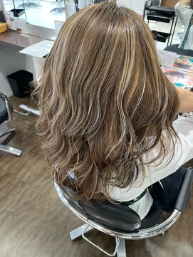 ビートルジャック Beetle Jack ハイライトたっぷり、白髪ぼかしカラー