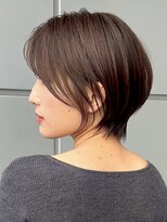 表参道白髪ぼかしウルフショートカットベージュアッシュ30代40代