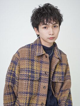 コモレビ(komorebi) 【山本智文】黒髪短髪スパイラルパーマ