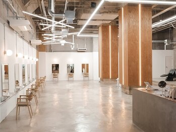 シカ(sica)の写真/2階と地下1階の2フロアの店舗がある<sica>◇開放感のあふれる空間でゆったりとした時間をご提供致します＊