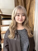 マニア(mania.)&nbsp;ミルクティーベージュハイトーントリプルカラー波巻きラテカラー