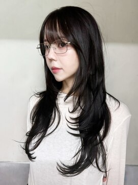 グレージュロング暗めカラー韓国ヘア顔周りレイヤー_ba568152