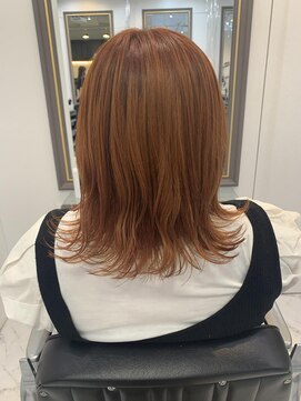 エスカーラ 表参道(THE ESCALA) オレンジベージュの暖色カラー【タビラマユミ】