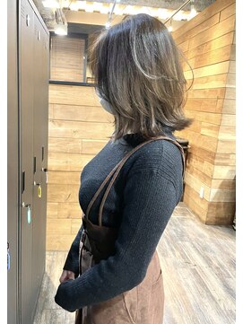 ハグ 横浜(HUG) レイヤーボブ　ミディアムプチウルフ　グレージュ　♪