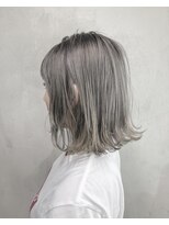 イト(ito.)&nbsp;シルバーベージュボブ_アースカラーくびれヘア