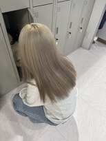 シカ 神戸三宮元町店(Cica)&nbsp;ブロンド ホワイトベージュ ハイトーン ブリーチ 三宮 元町