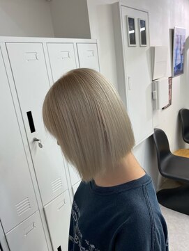 ペレ 渋谷(PELE) イメチェン/ホワイトブロンド/外ハネボブ/美髪/渋谷