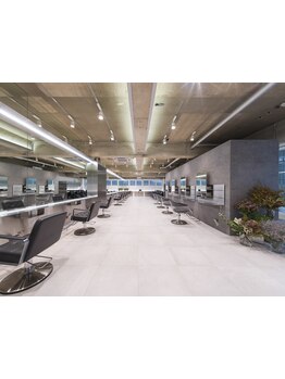 【トレンド感のあるスタイルを体験】ヘアのスペシャリストがあなたの理想を叶える。